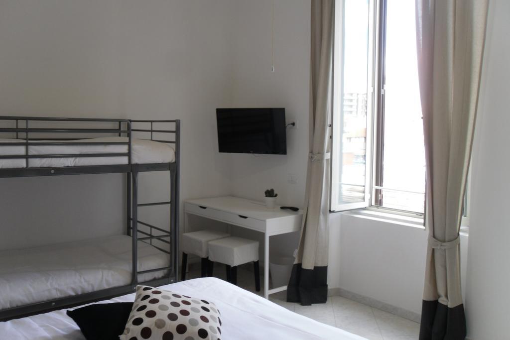 5 Rooms Affittacamere Civitavecchia Oda fotoğraf