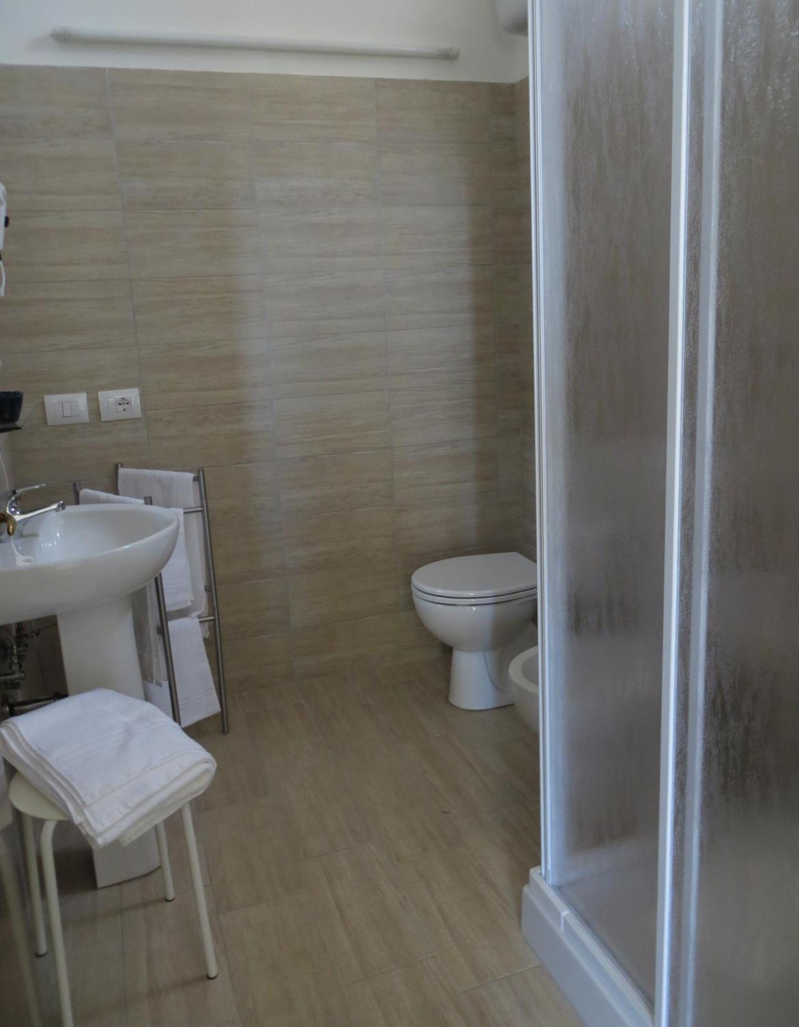 5 Rooms Affittacamere Civitavecchia Oda fotoğraf