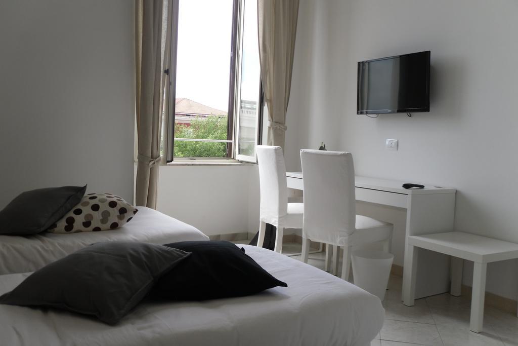 5 Rooms Affittacamere Civitavecchia Oda fotoğraf