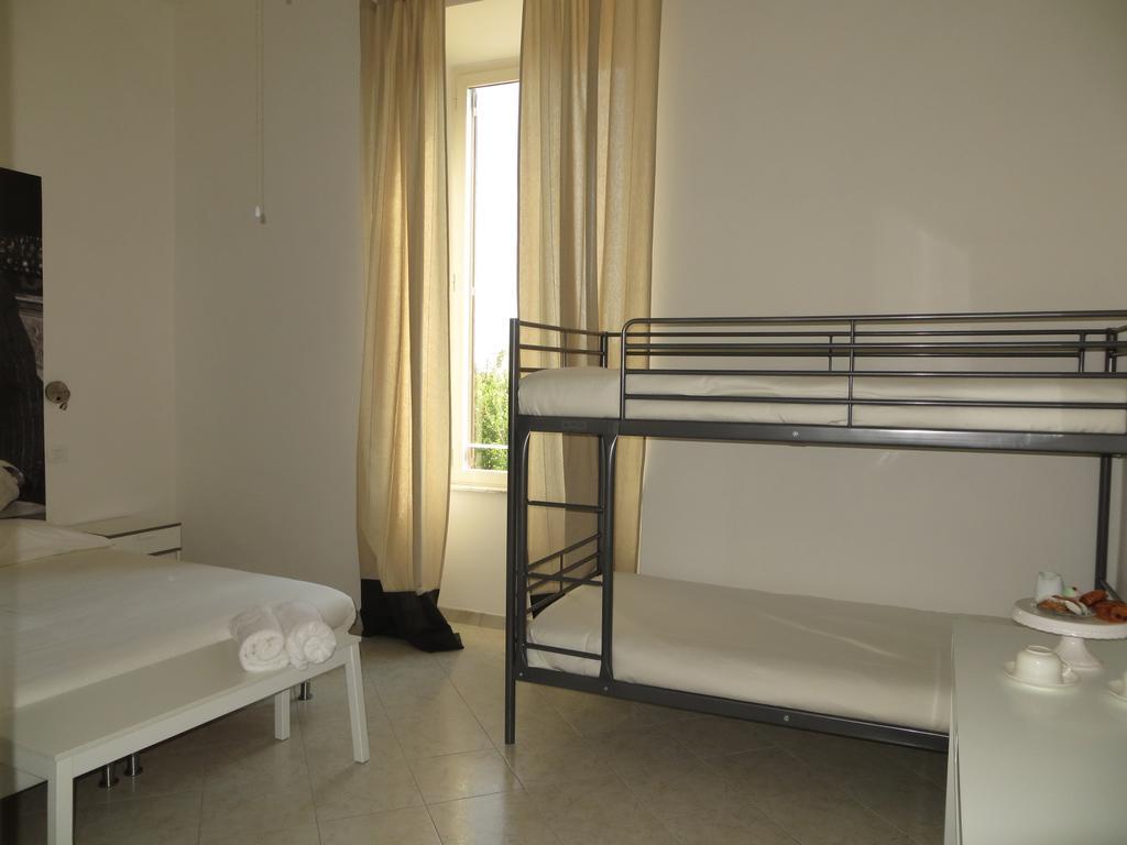 5 Rooms Affittacamere Civitavecchia Oda fotoğraf