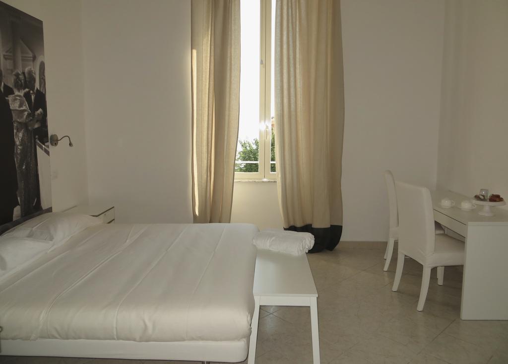 5 Rooms Affittacamere Civitavecchia Oda fotoğraf